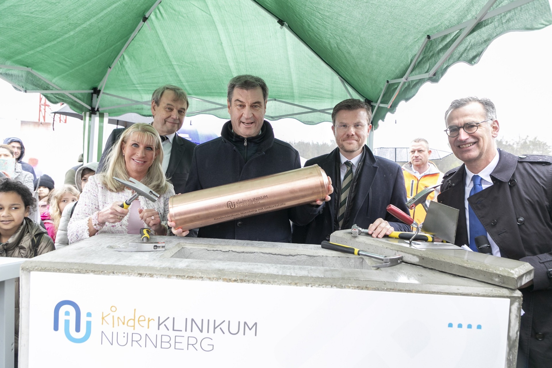 28.04.2023 – Grundsteinlegung Eltern-Kind-Zentrum Friedl Schöller-Haus Klinikum Nürnberg Süd