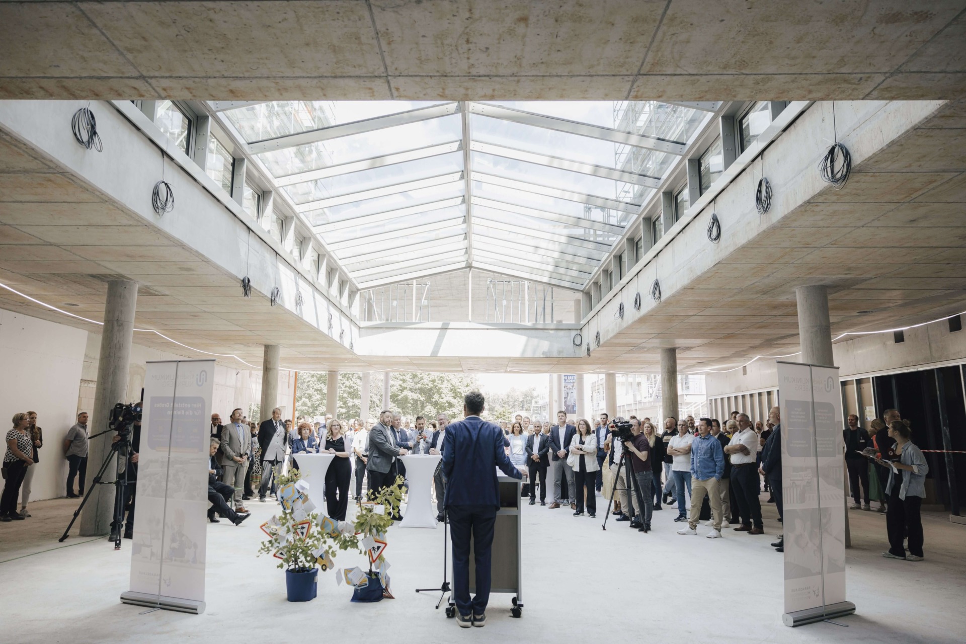 18.07.2025 – Klinikum Nürnberg feiert Neubaufest im Rohbau der neuen Kinderklinik